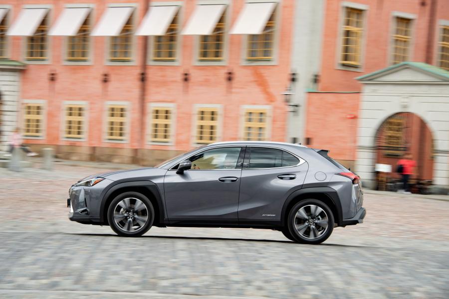  Lexus UX250h 2018 года  (WW) (фото 13 из 40)